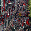 The Childen's Parade in Oslo makes its way up Karl Johan street.  Foto: Terje Pedersen, NTB scanpix